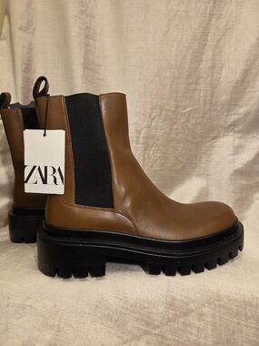 ZARA Tan Brown Leather Chelsea Boots with Black Elastic Panels